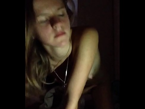 ❤️ Unha rapaza masturbanse e corre ️❌ Só porno en nós ❤