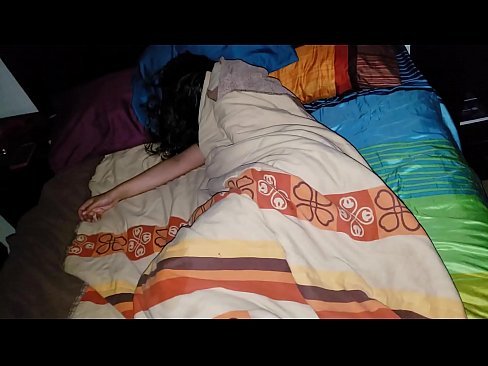 ❤️ Fillastro reprendendo á súa nova madrasta mentres ela dorme. ️❌ Só porno en nós ❤
